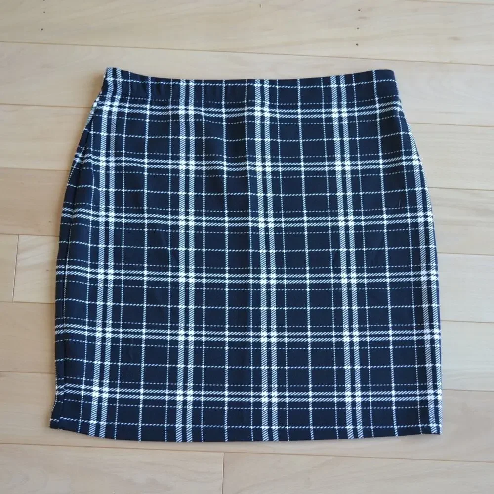 NWT Soly Hux Plaid Mini Skirt Size L Black White
